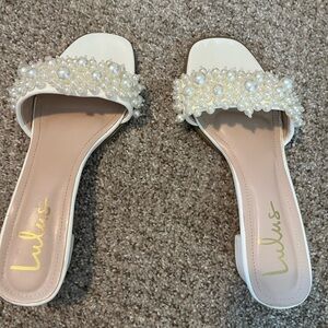 Lulus size 8.5 short white heels with peal detailing